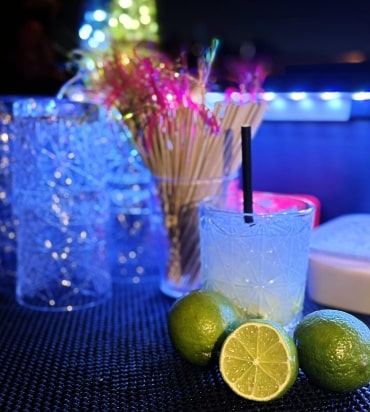 Exklusive Cocktailkurse buchen auf Mallorca, wir bringen alles mit, damit sie leckere Cocktails selber mixen lernen